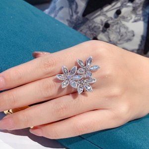 100% 18K White Gold 2ct Flower Natural Diamond Ring